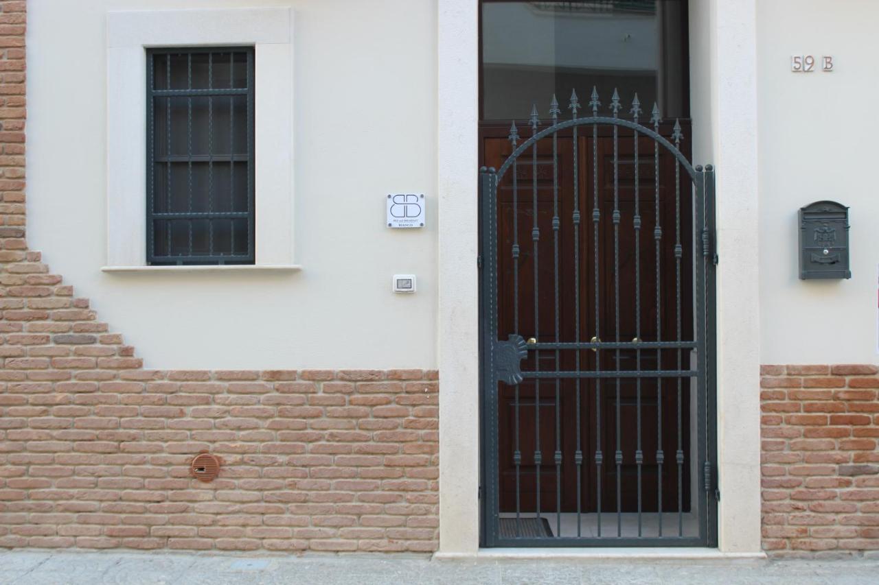 B&B Bianco Apartments Orta Nova Екстер'єр фото